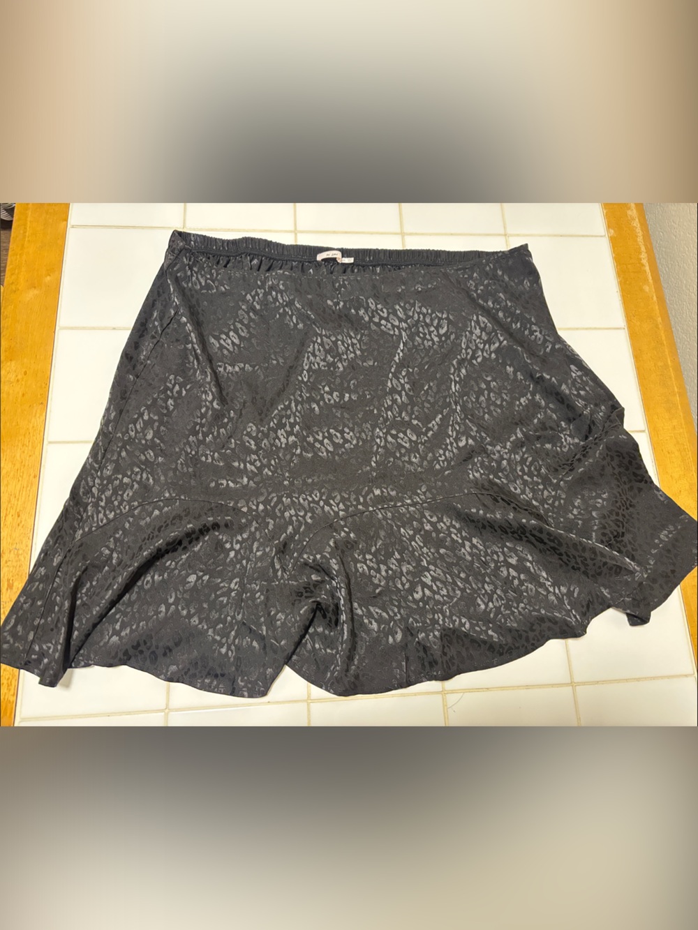 Francesca's Collections Black Textured Circle Skirt